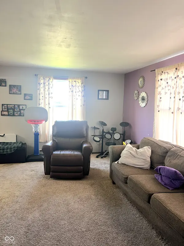 723 E Taylor ST, Ladoga, IN 47954