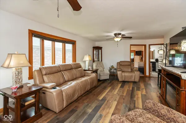 11960 Civic CIR, Mooresville, IN 46158