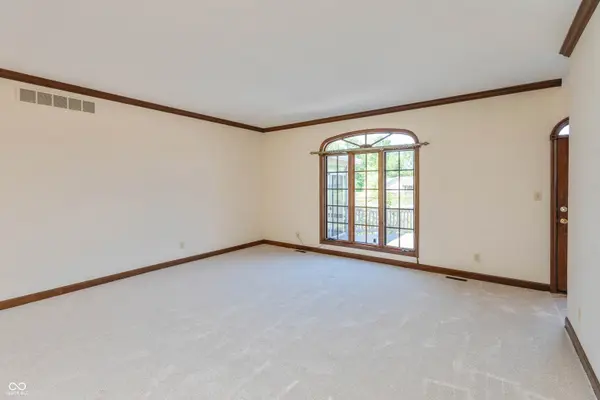 338 Mutton Creek DR, Seymour, IN 47274