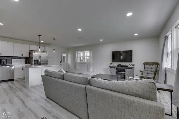 419 Hollybrook DR, New Whiteland, IN 46184