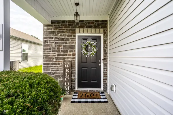 3701 White Cliff WAY, Whitestown, IN 46075