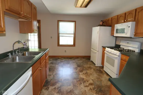 11 Belmont PL E, Batesville, IN 47006