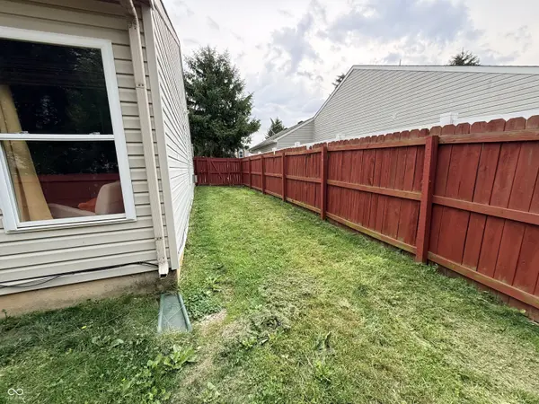 1098 Williamsburg WAY, Indianapolis, IN 46234