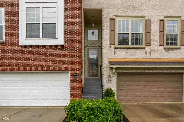 207 Wakefield WAY, Zionsville, IN 46077