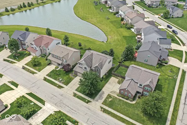 7822 Wahlberg DR, Zionsville, IN 46077