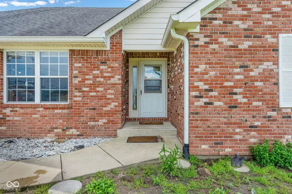 965 W Pearl ST, Trafalgar, IN 46181
