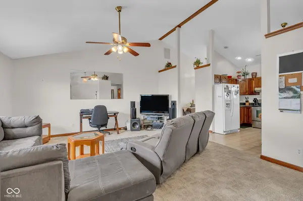 965 W Pearl ST, Trafalgar, IN 46181
