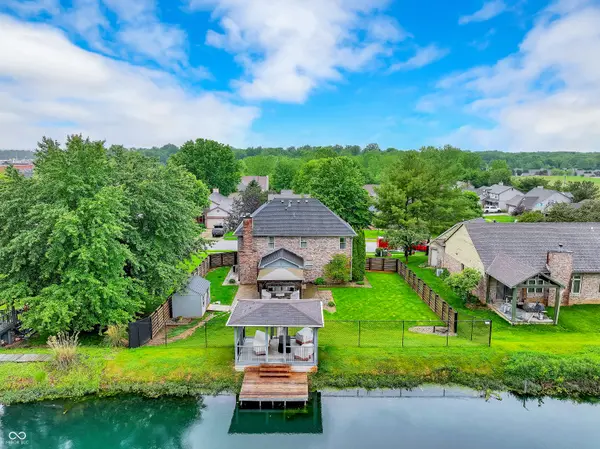 521 Glastonberry LN, Mooresville, IN 46158