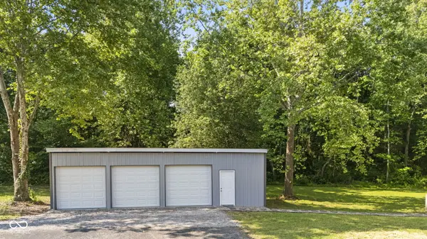 934 E Crothersville RD, Austin, IN 47102