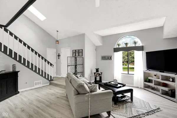9394 Golden Leaf WAY, Indianapolis, IN 46260