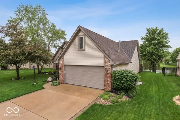 1053 Fountain Grass DR, Greenwood, IN 46143