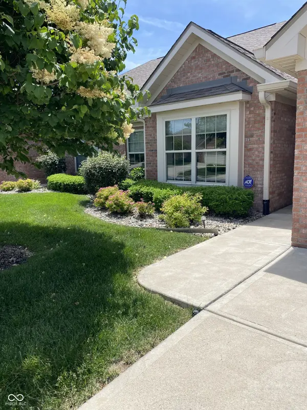 4765 W Harrisburg CT, New Palestine, IN 46163