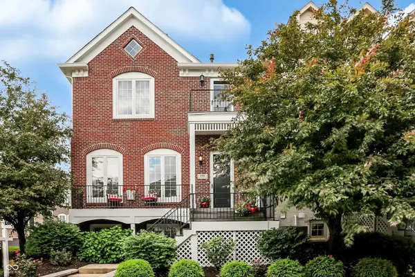 201 Manchester DR, Zionsville, IN 46077