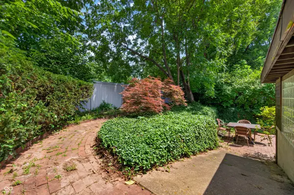 3216 Sherwood PL, Columbus, IN 47203