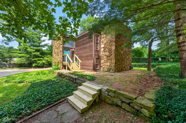 3216 Sherwood PL, Columbus, IN 47203