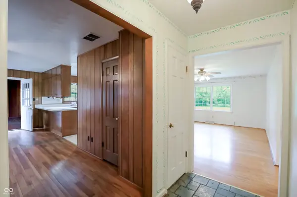 7702 Lindsay DR, Indianapolis, IN 46214