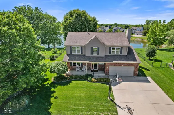458 Gainesway DR N, Greenwood, IN 46142