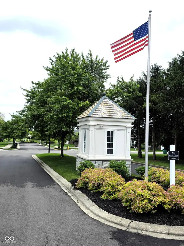 2418 Somerset CIR, Franklin, IN 46131
