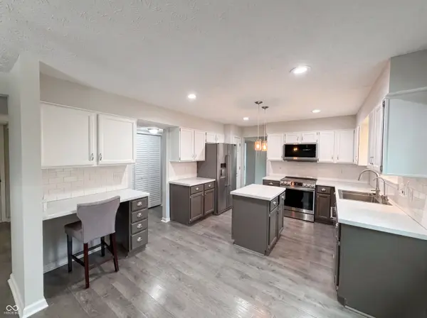 8302 La Habra LN, Indianapolis, IN 46236