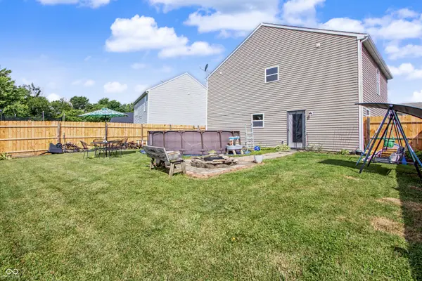 1611 Carriage CIR, Shelbyville, IN 46176
