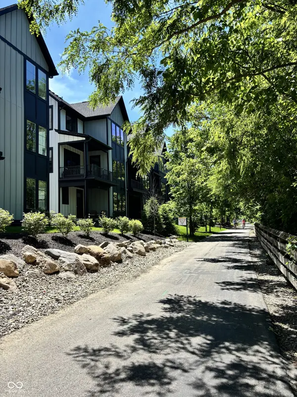 160 Midland Trace LOOP, Westfield, IN 46074
