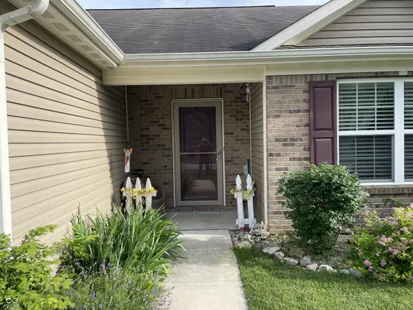 2731 Winding Creek LN, Greenfield, IN 46140