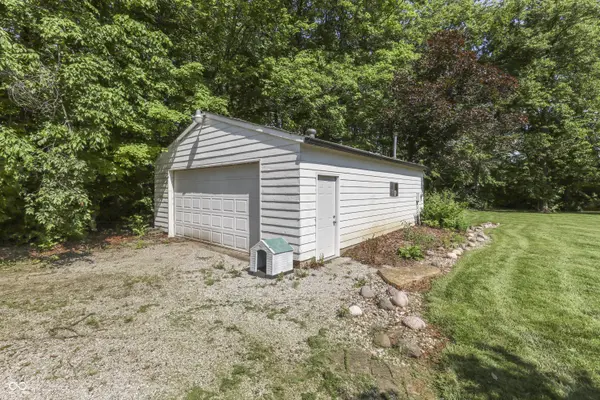 6724 W Sweet Creek DR, New Palestine, IN 46163