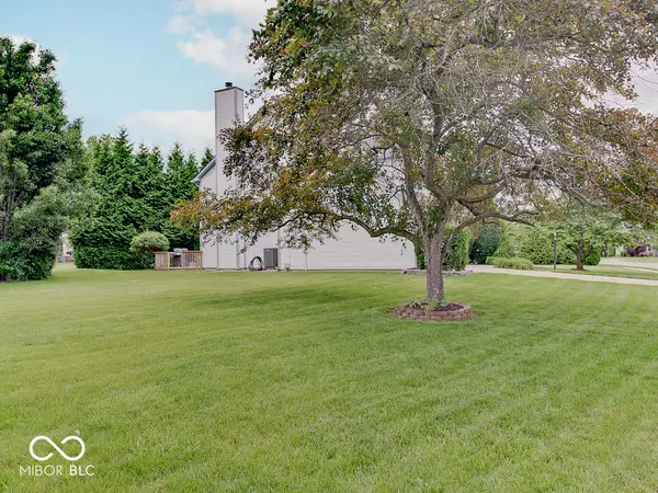 6215 Valleyview DR, Fishers, IN 46038