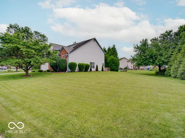 6215 Valleyview DR, Fishers, IN 46038