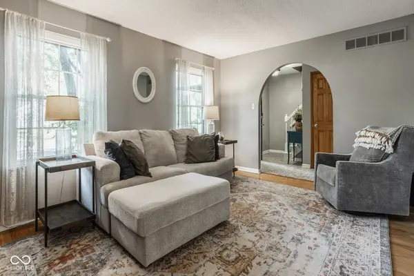 8313 Goldfinch CIR, Indianapolis, IN 46256