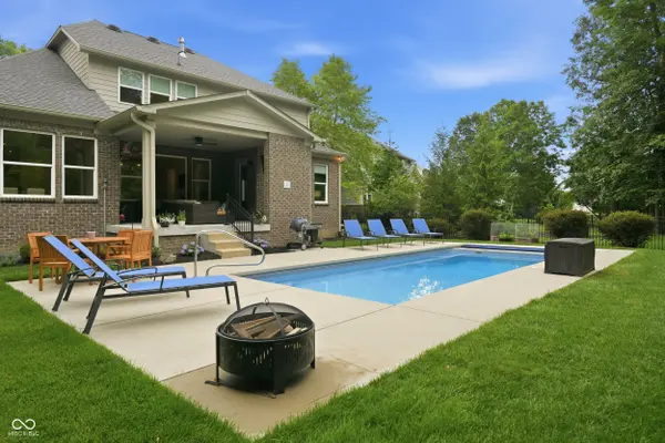 2837 E High Grove CIR, Zionsville, IN 46077