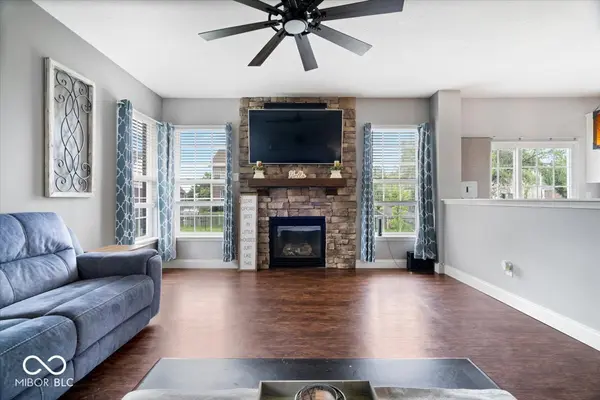 8702 N Autumnview DR, Mccordsville, IN 46055
