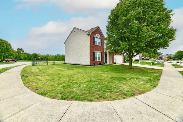 5862 Columbia CIR, Greenwood, IN 46142
