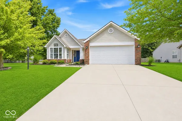 8940 Woodlark DR, Fishers, IN 46038