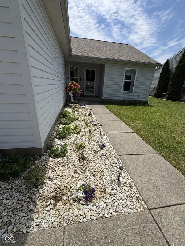 1647 Sweetwater LN, Greenfield, IN 46140