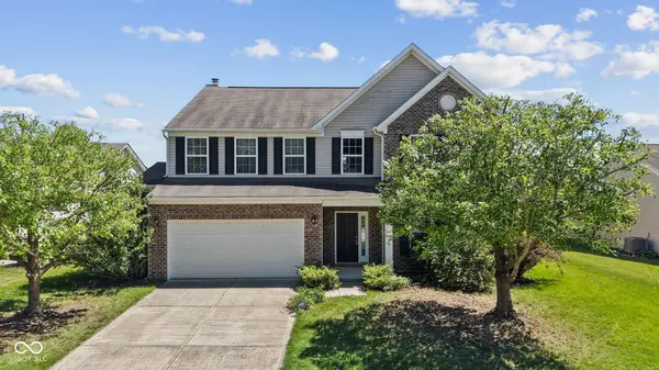 5973 Oakhaven DR, Greenwood, IN 46142