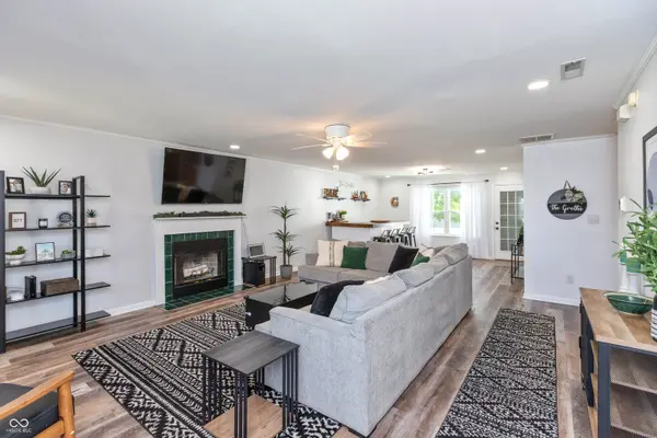 8645 Captain DR, Avon, IN 46123
