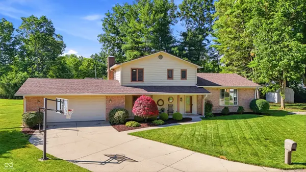 825 Queenswood CT, Indianapolis, IN 46217