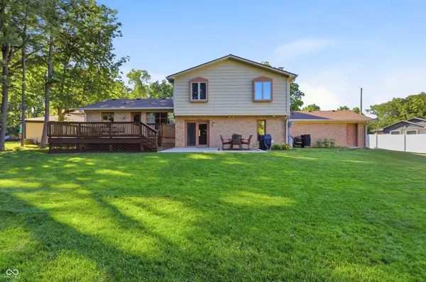 825 Queenswood CT, Indianapolis, IN 46217
