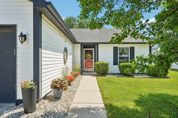 718 Breakers LN, Fortville, IN 46040