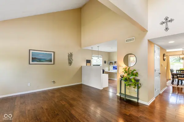 661 Country Walk DR, Brownsburg, IN 46112