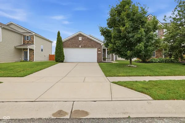 5771 White Pine RD, Whitestown, IN 46075