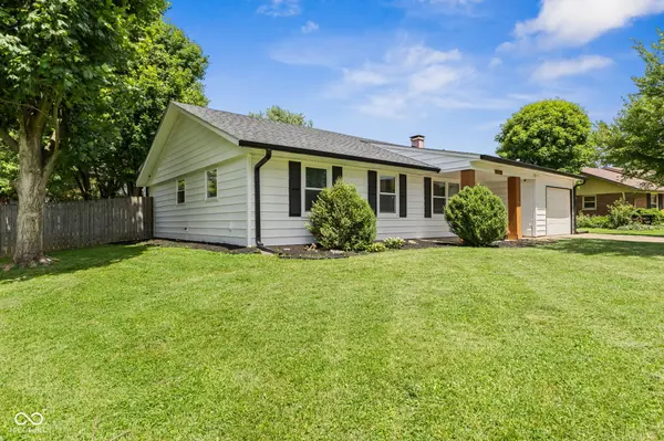 637 Lawndale DR, Greenwood, IN 46142