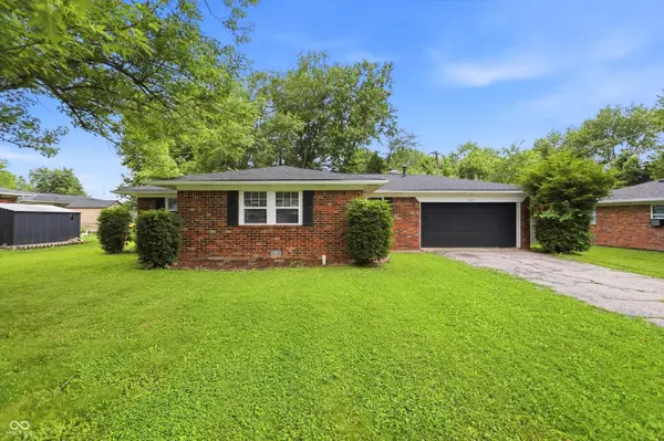 302 Hopkins RD, Cumberland, IN 46229