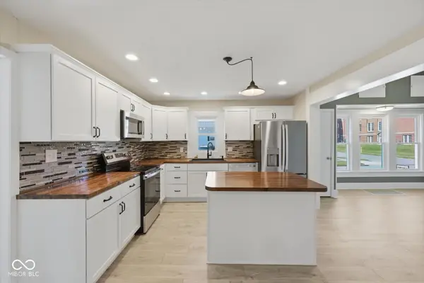 880 S Tompkins ST S, Shelbyville, IN 46176