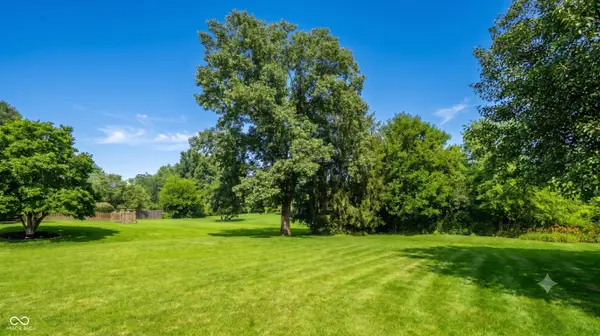255 Camden DR, Zionsville, IN 46077