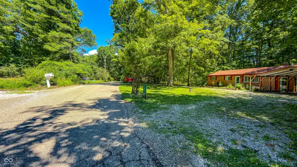 1421 Annandale DR, Nashville, IN 47448