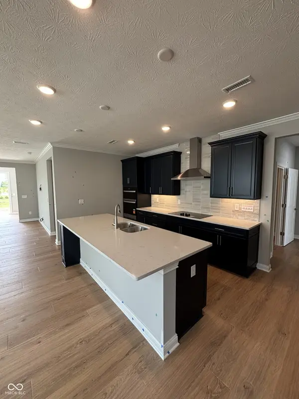 2509 Goldfinger LN, Westfield, IN 46074