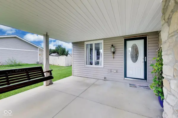 6768 W Brier Creek DR, New Palestine, IN 46163