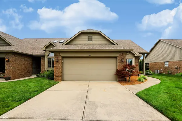 748 Cottage LN, Greenwood, IN 46143